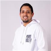 Profesor de oratoria, comunicación y expresión delante de cámaras